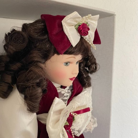 Vintage Porcelain Doll 1995 Sarah Jane - Picture 3 of 10